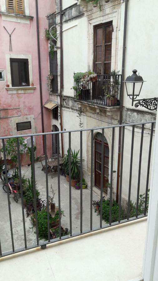 9 House Ortigia Apartment Syracuse Bagian luar foto